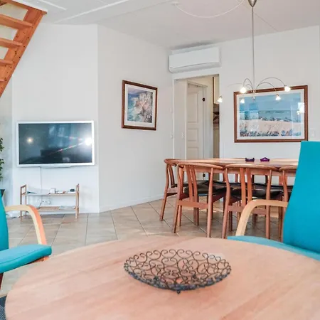 Gorgeous Home In Blavand With Wifi
