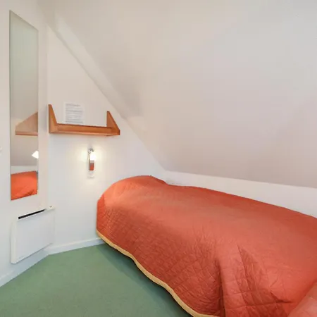 Gorgeous Home In Blavand With Wifi